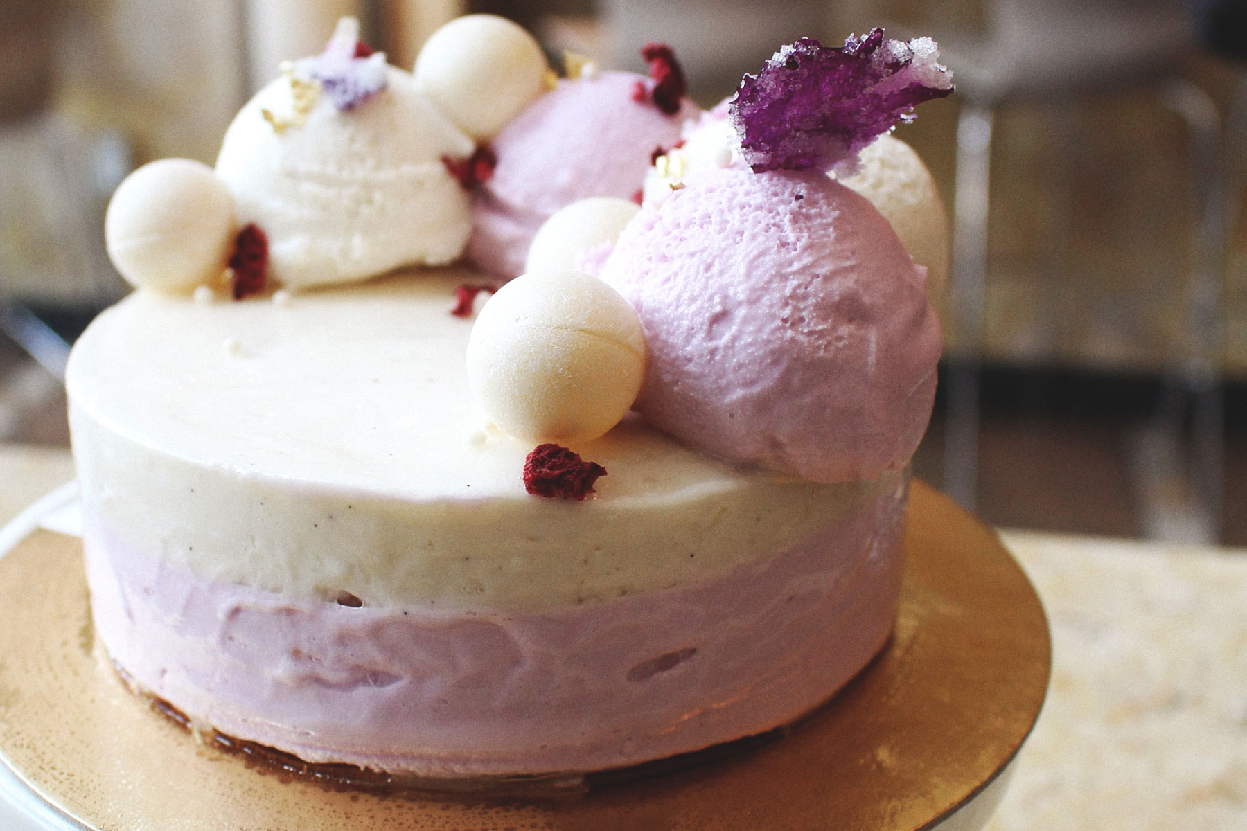 berry and vanilla gelato cake