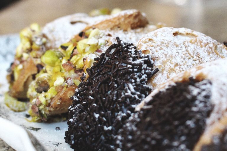 cannolis